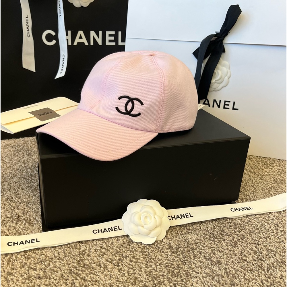 ❌SOLD❌ CHANEL 24A Light Pink & Black CC Logo baseball cap hat NEW with TAGS
